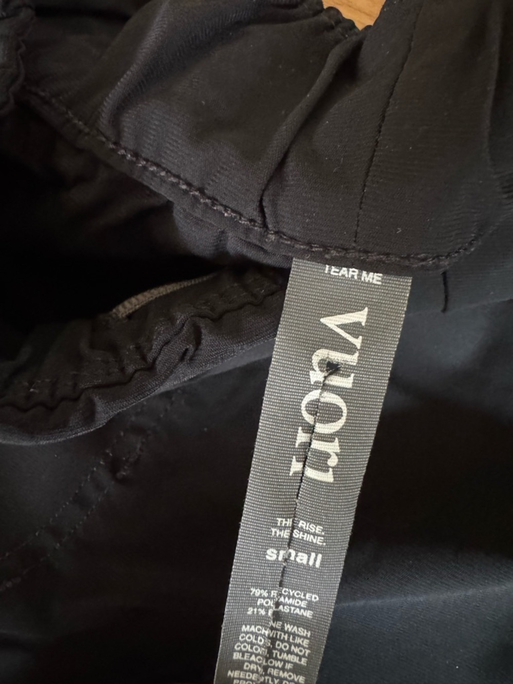 Vuori Black Ankle Cropped Pants